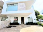 Casa en venta en Parque Yucatán, Lomas de Angelópolis, a...