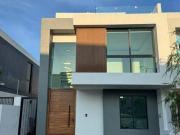 CASA EN VENTA EN PARQUES VALLARTA