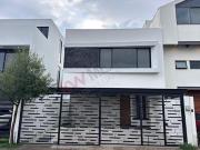 CASA EN VENTA EN PARQUES VALLARTA