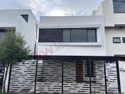CASA EN VENTA EN PARQUES VALLARTA