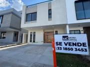 CASA EN VENTA EN PARQUES VALLARTA