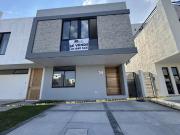 CASA EN VENTA EN PARQUES VALLARTA COTO ABETO