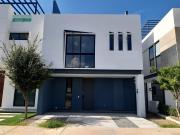 Casa en venta en Parques Vallarta dentro de coto