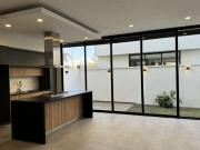 CASA EN VENTA EN PARQUES VALLARTA EXCELENTE DISEÑO