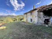 Casa en venta en Parres. Casa para reformar con vistas a...