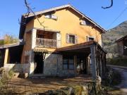 Casa en venta en Parres. Casas.