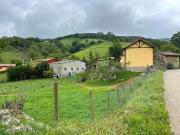 Casa en venta en Parres. FINCA EDIFICABLE CON CUADRA...