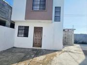 CASA EN VENTA EN PASEO DE GUADALUPE, CON TERRENO...