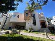 CASA EN VENTA EN PEDREGAL 1