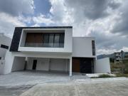 Casa en Venta en Pedregal de la Montaña, zona el Uro