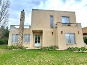 CASA EN VENTA EN PEHUAJÓ CON PILETA