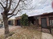 CASA EN VENTA EN PERGAMINO CON PATIO Y PILETA