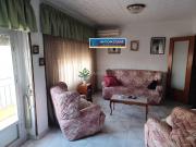 Casa en venta en Petrer. SE VENDE 1 PISO CON 3 GARAJES...