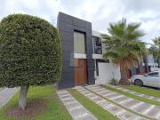 Casa en Venta Semiamueblada Pontevedra Santa Fe,...