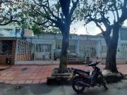 casa en venta en popular. Cod V2761