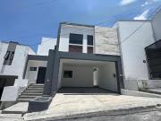 Casa en venta en Prados de la Silla, Monterrey con sotano