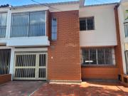 CASA EN VENTA EN PRADOS DEL NORTE 2 NIVELES 180M2