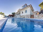 Casa en venta en Premià de Dalt. Casa con piscina y...