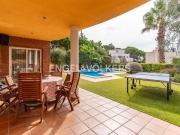 Casa en venta en Premià de Dalt. Chalet de estilo...