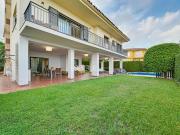 Casa en venta en Premià de Dalt. Elegante casa de dos...