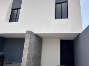 Casa en Venta en Priv. Cimera a 5 min de Villamagna