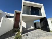 Casa en venta en privada Aire Puro