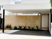 Casa en venta en privada Aire Puro, Mérida con piscina