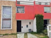 CASA EN VENTA A PRECIO DE REMATE EN PRIVADA AL SUR DE...