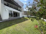 Casa en venta en privada cerca de la entrada con...