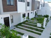 Casa en venta en privada cerca de Sendero