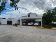 Casa en venta en privada con 725 mts de Terreno