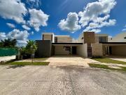 CASA EN VENTA EN PRIVADA CON AMENIDADES EN CHOLUL, MERIDA