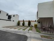 Casa en venta en privada con amenidades en El Refugio,...