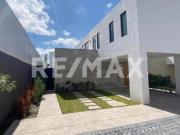 Casa en Venta en Privada con Amenidades en Juriquilla 4