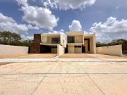 CASA EN VENTA EN PRIVADA CON CLUB DE GOLF