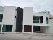 Casa en venta en privada con roof garden Altos...