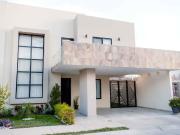 CASA EN VENTA EN PRIVADA DALI