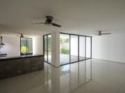 CASA EN VENTA EN PRIVADA DE CONKAL, CON PANELES SOLARES