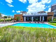 Casa en venta en privada dentro de CUMBRES DEL LAGO