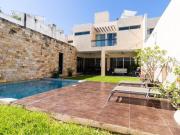 Casa en Venta en privada en Fraccionamiento Altabrisa en...