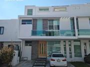 CASA EN VENTA EN PRIVADA EN HACIENDA JURIQUILLA SANTA FE