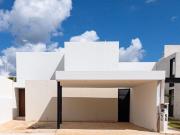 CASA EN VENTA EN PRIVADA EN MÉRIDA