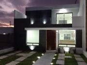 CASA EN VENTA EN PRIVADA EN VILLAS DEL ROBLE EN CORREGIDORA