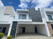 Casa en Venta en Privada los Vientos, Carretera Nacional...