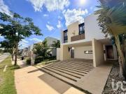 CASA EN VENTA EN PRIVADA MACORA, CON PANELES SOLARES,...