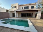 Casa en venta en Privada Maple, Parque Central