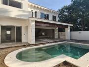 CASA EN VENTA EN PRIVADA MAPLE, PARQUE CENTRAL, ZONA...