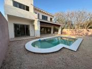 CASA EN VENTA EN PRIVADA PARQUE CENTRAL, CALLE MAPLE