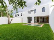 CASA EN VENTA EN PRIVADA PARQUE CENTRAL CHOLUL, MÉRIDA