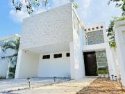 CASA EN VENTA EN PRIVADA PARQUE CENTRAL, NORTE DE MÉRIDA